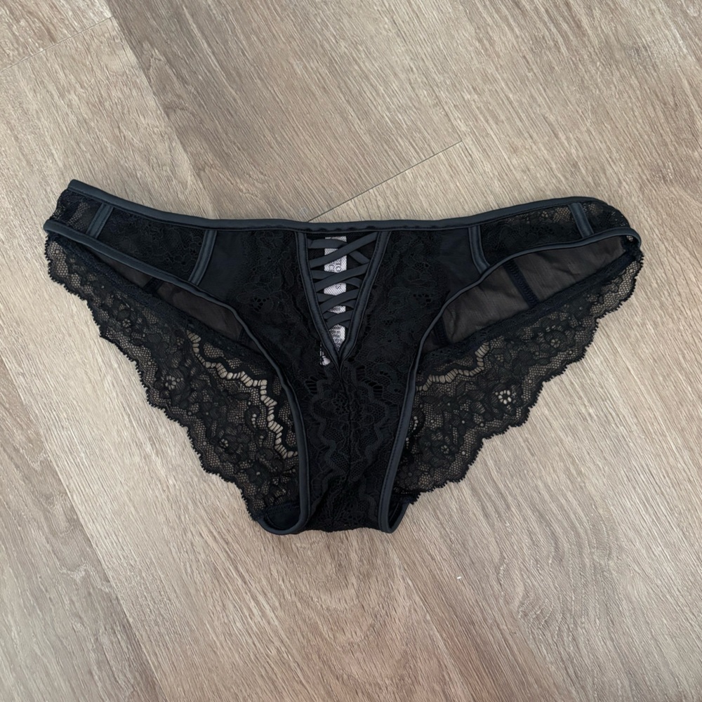 NWOT Victoria’s Secret Dream Angels Black Lace Cheekini, Size Small